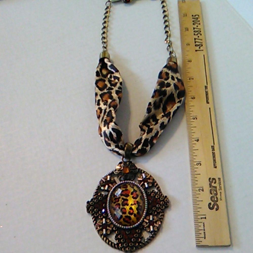 Nwt Leopard  necklace - Picture 4 of 8